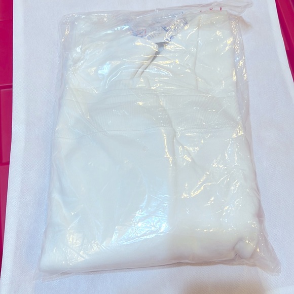 Wildfox X Coca-Cola Polar
Friends Sommers Sweatshirt-Sz M-NWT - Picture 4 of 5